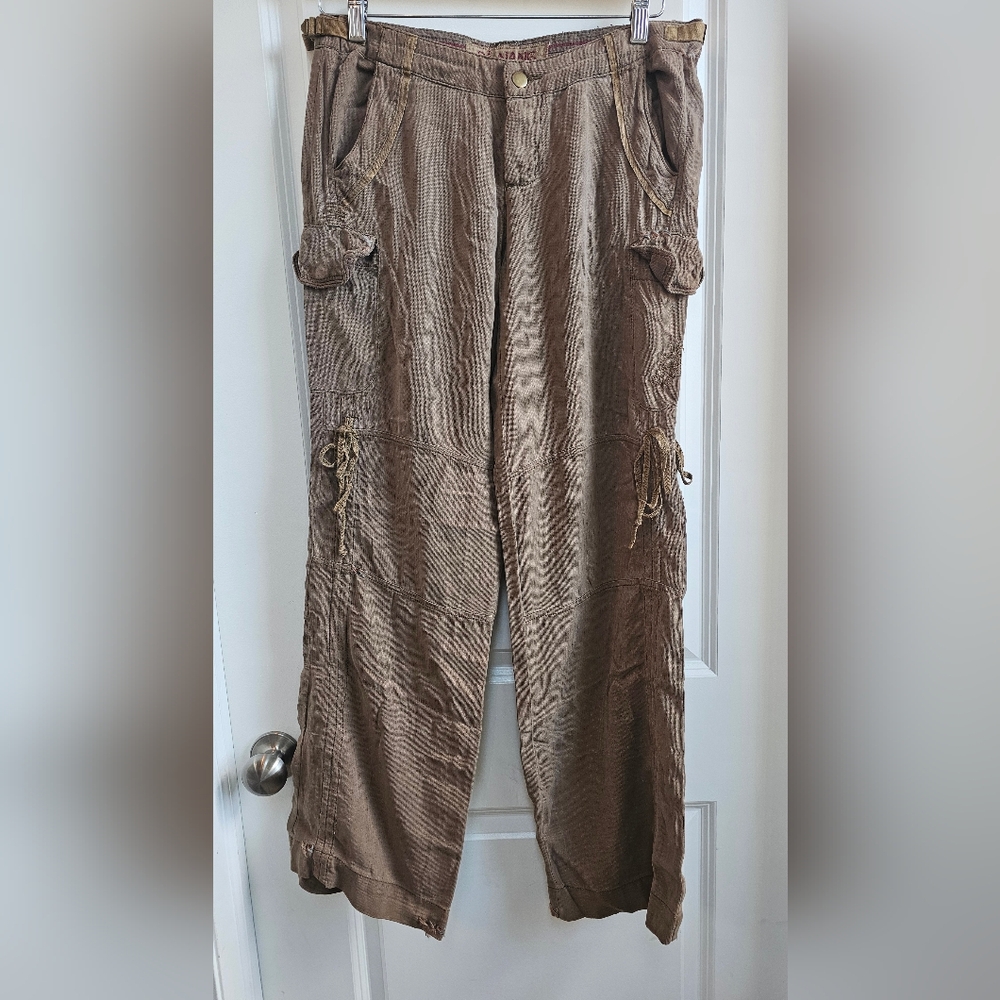 Da-Nang Beige Cargo Pants with Pink Accents